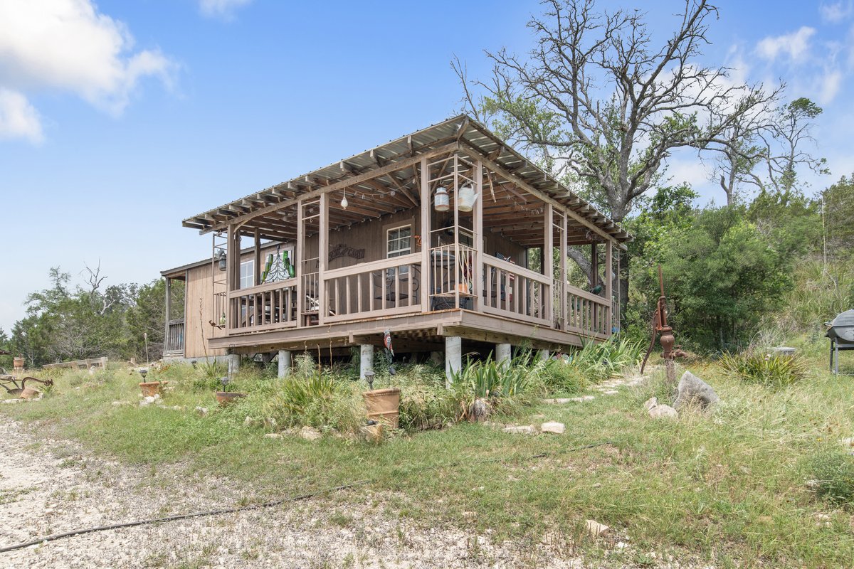 Sotol Hill Lighthouse — hilltop cabin with Hill Country views